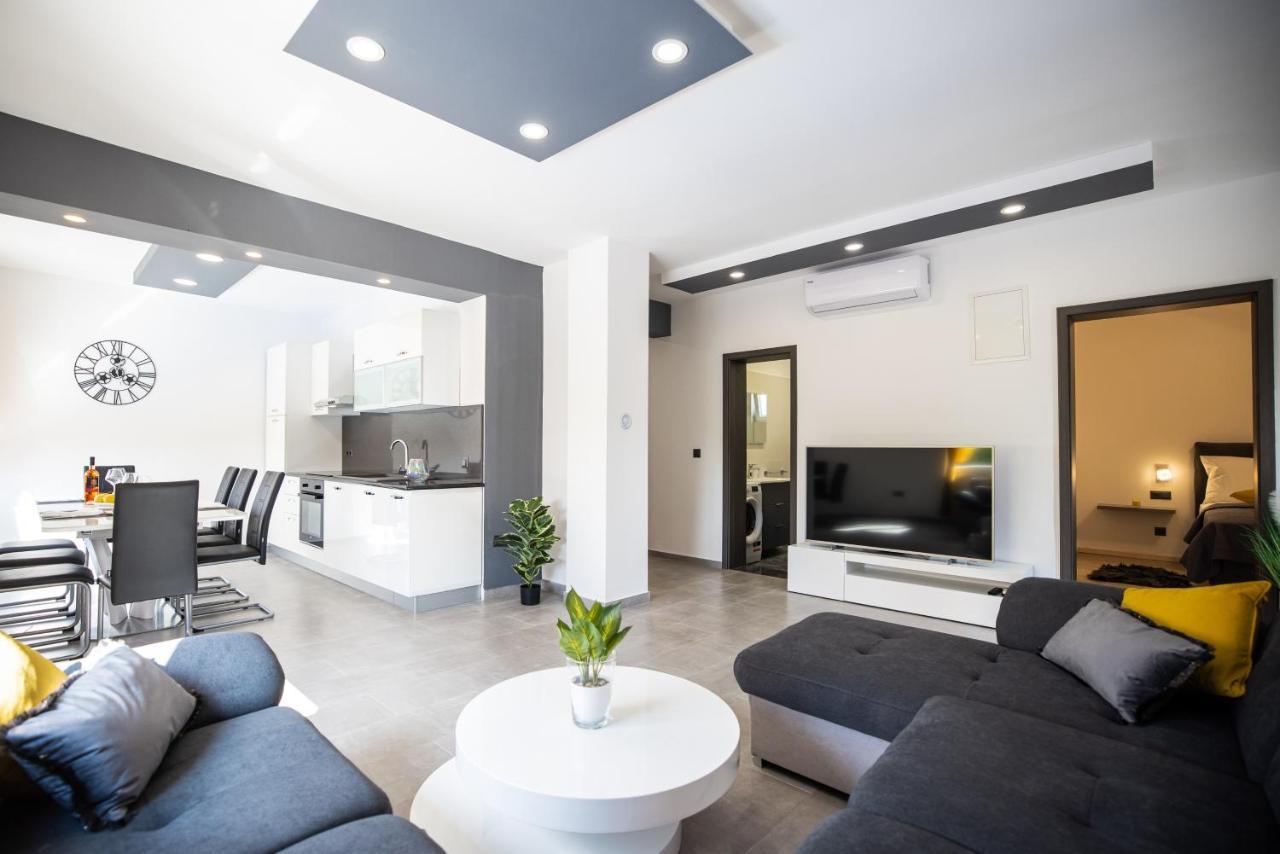 Andelina In Near The Center With Private Pool And Sauna - By Ta Leut Agency *