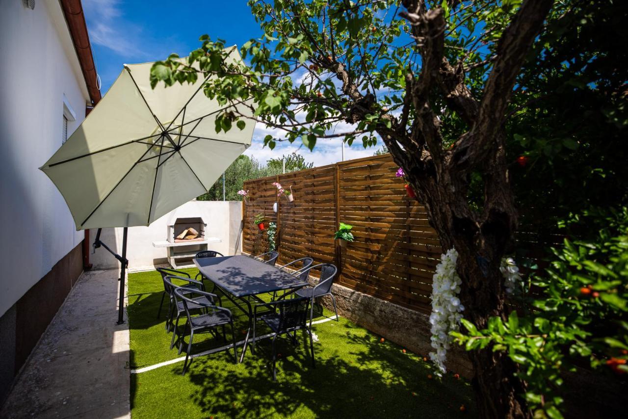 Andelina In Near The Center With Private Pool And Sauna - By Ta Leut Agency Villa
