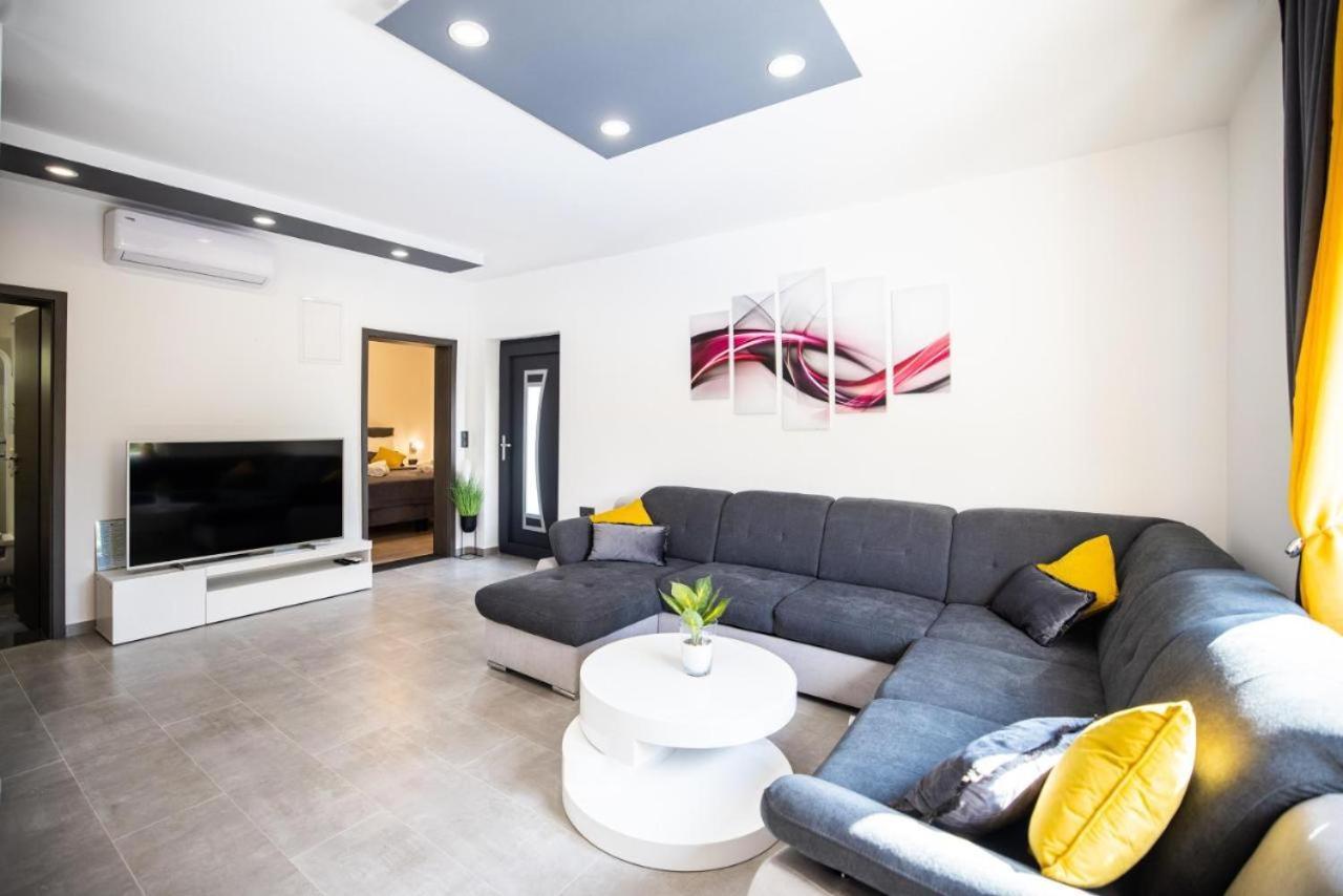 Andelina In Near The Center With Private Pool And Sauna - By Ta Leut Agency Zadar