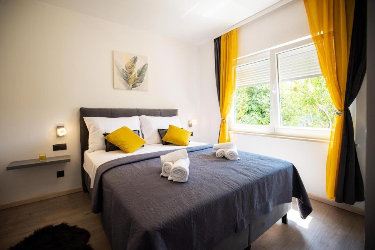 Andelina In Near The Center With Private Pool And Sauna - By Ta Leut Agency *